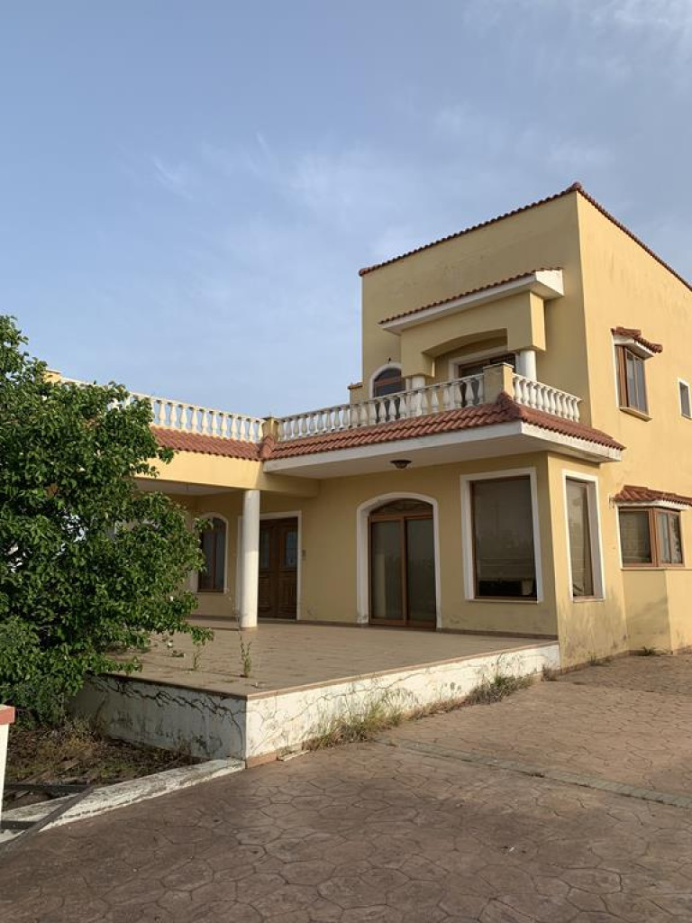 For Sale, House, Detached House, Famagusta, Paralimni, 303 m², 3,251 m², EUR 650,000